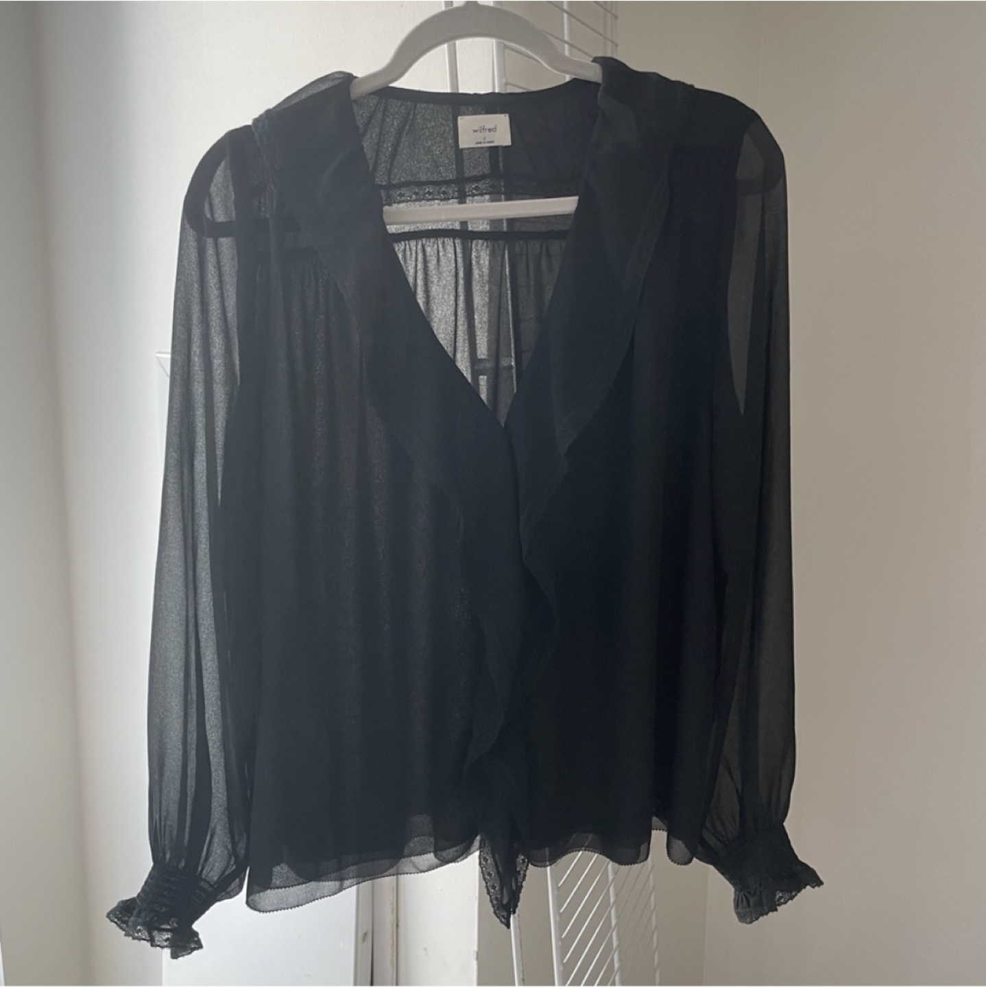 Aritzia Wilfred Eden Blouse in Black image indicator(2)