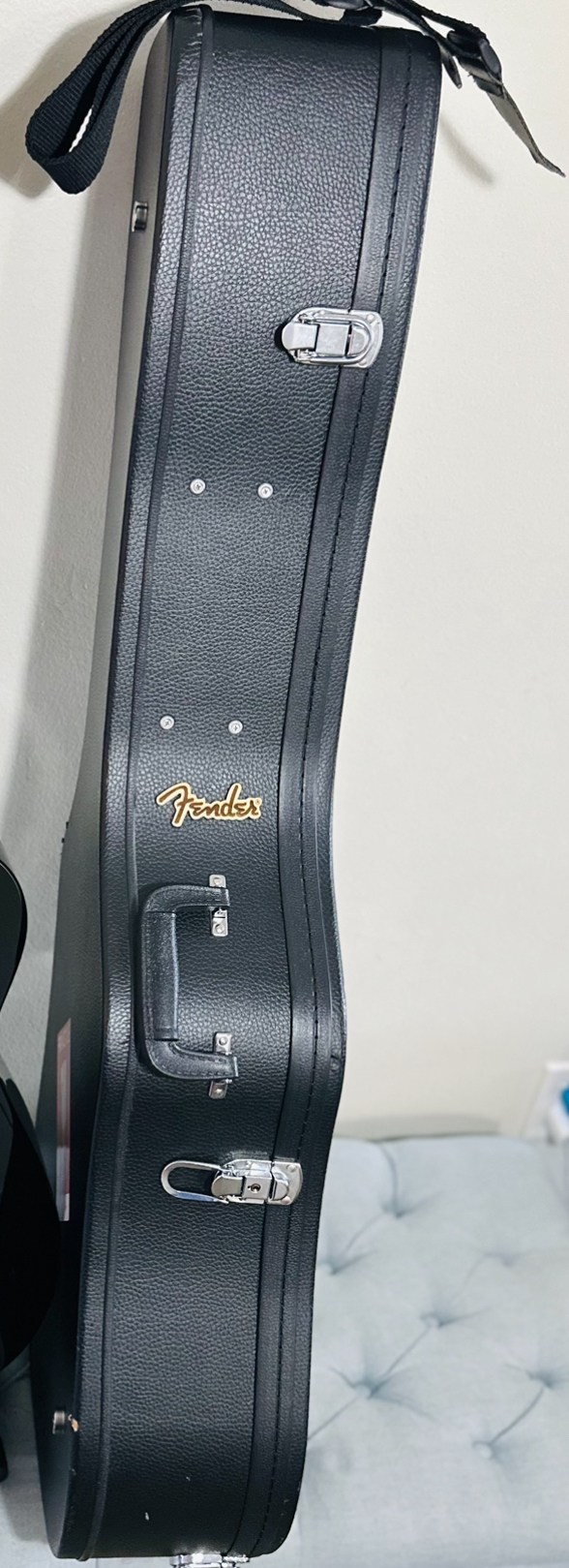 Guitar hard case like new - photo 2