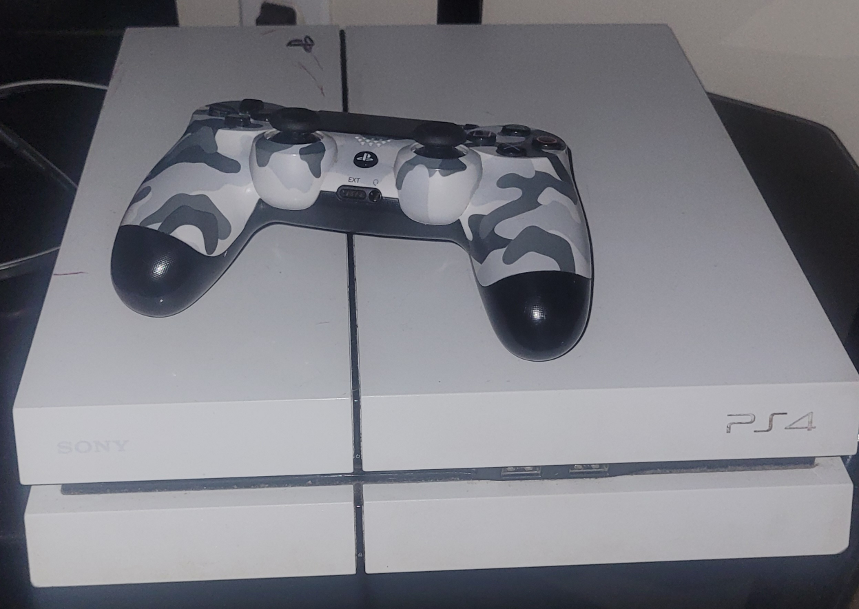 PS4 w/ 1 controller & 9 games