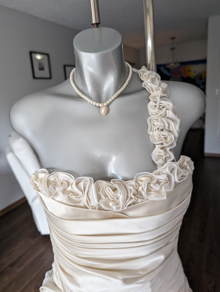 women's bridal dress gown 3D flowers - photo 2