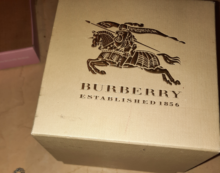 Authentic Burberry woman's watch bracelet style image indicator(2)