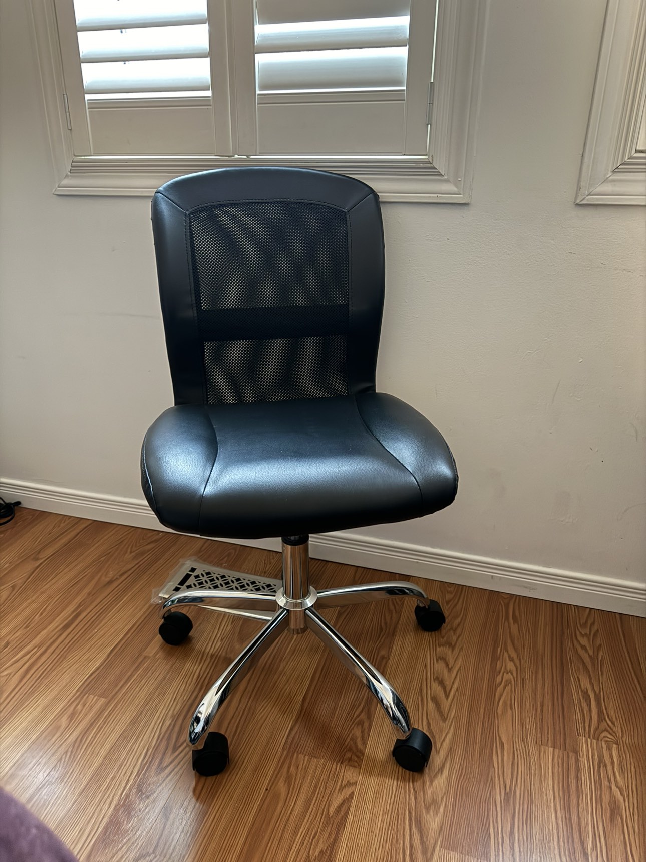 COMPUTER CHAIR