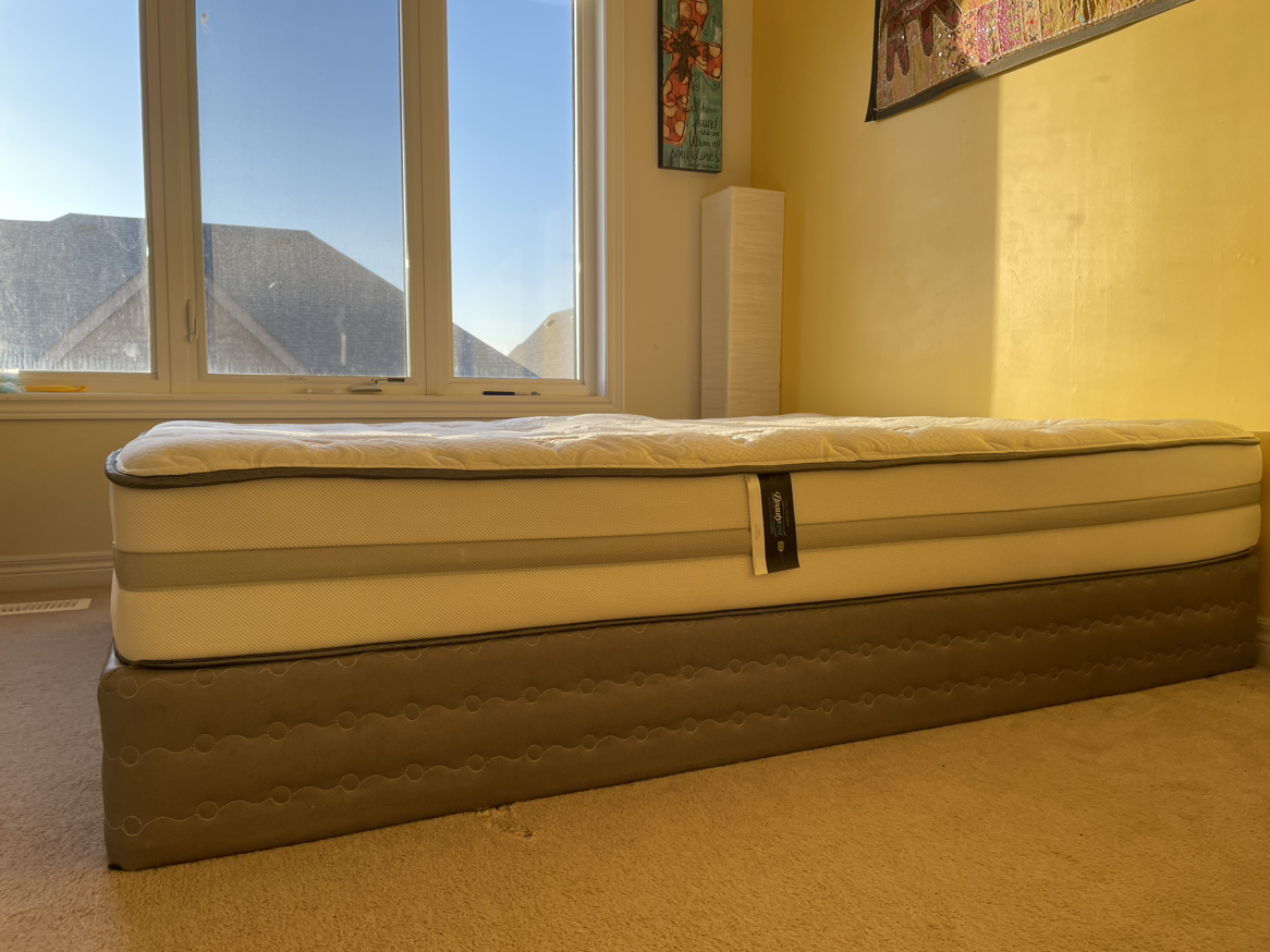 Queen size mattress with mattress protector and box spring - photo 2