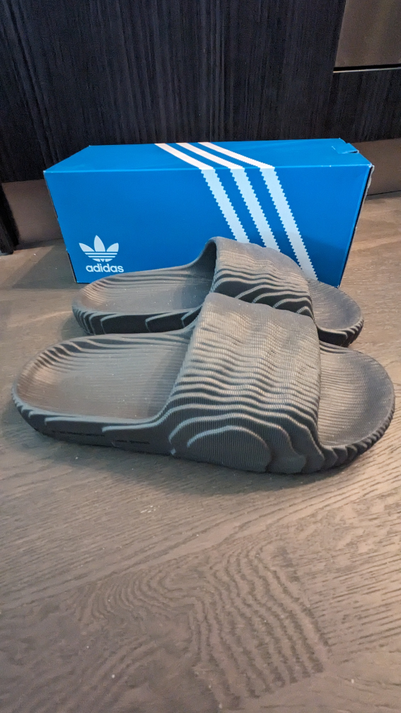 Adidas Adilette 22 slides grey black Men's US 9 Brand New - photo 2