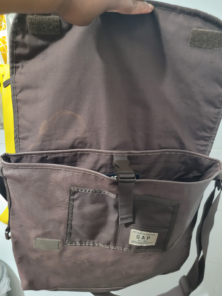 GAP synthetic Leather bag image indicator(4)