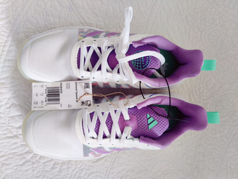 Defiant speed tennis Adidas size 7 women