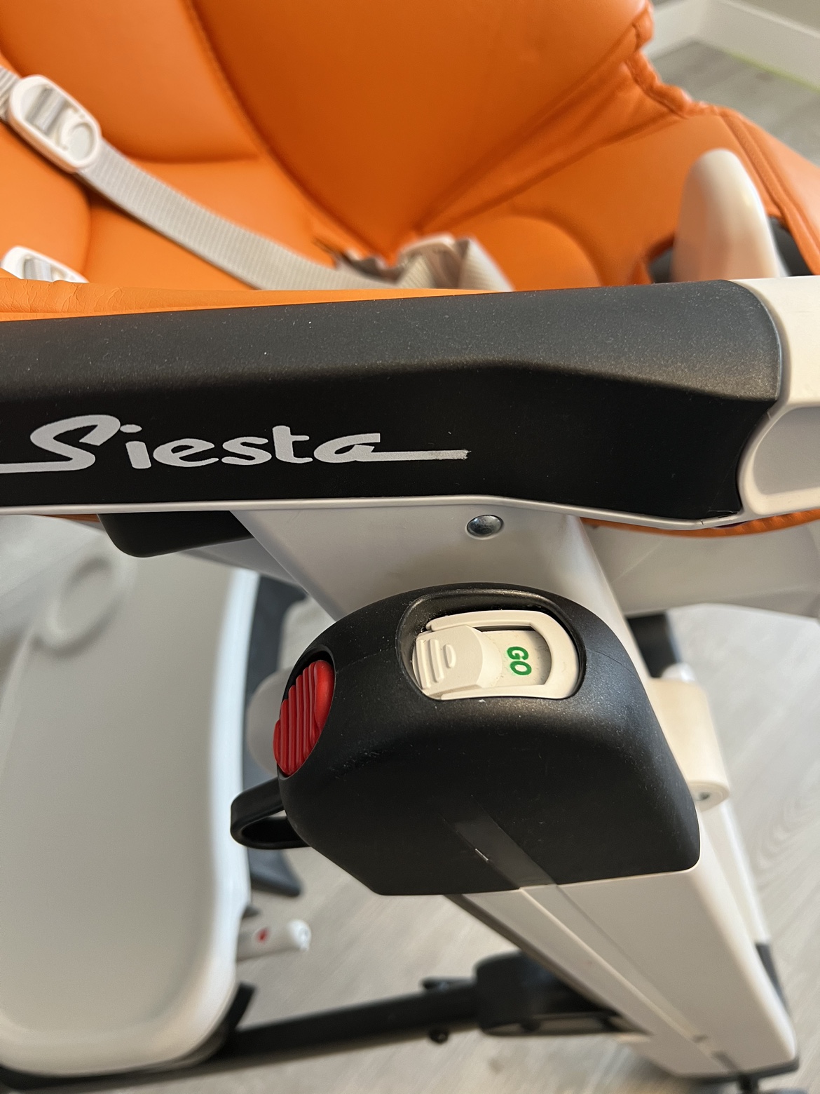 Peg-Perego Siesta Leatherette High Chair image indicator(4)