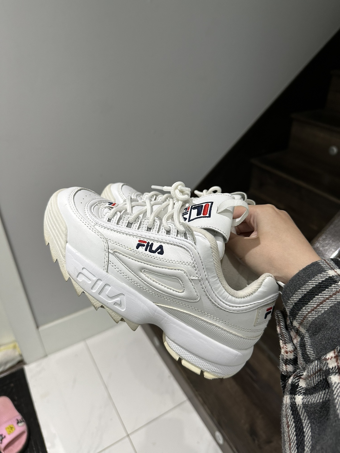 SIZE 7 Fila Women’s Distuptor Sneakers thumbnail
