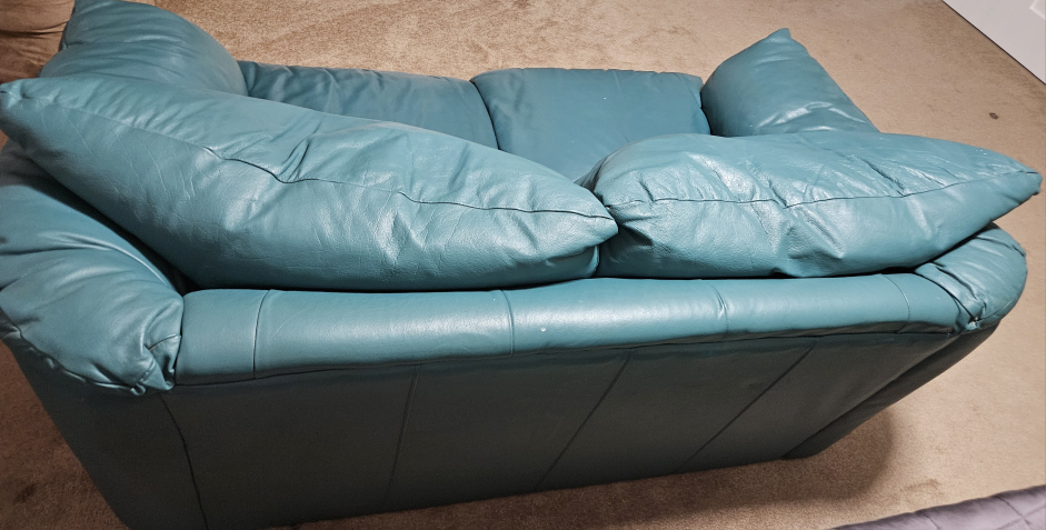 2 Seater Leather Green Couch - photo 4