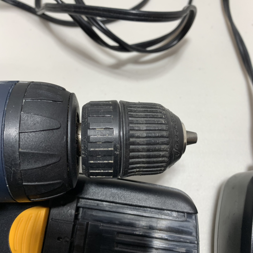 RONA 18V Cordless Drill w/ 2 battery pack and charger image indicator(6)