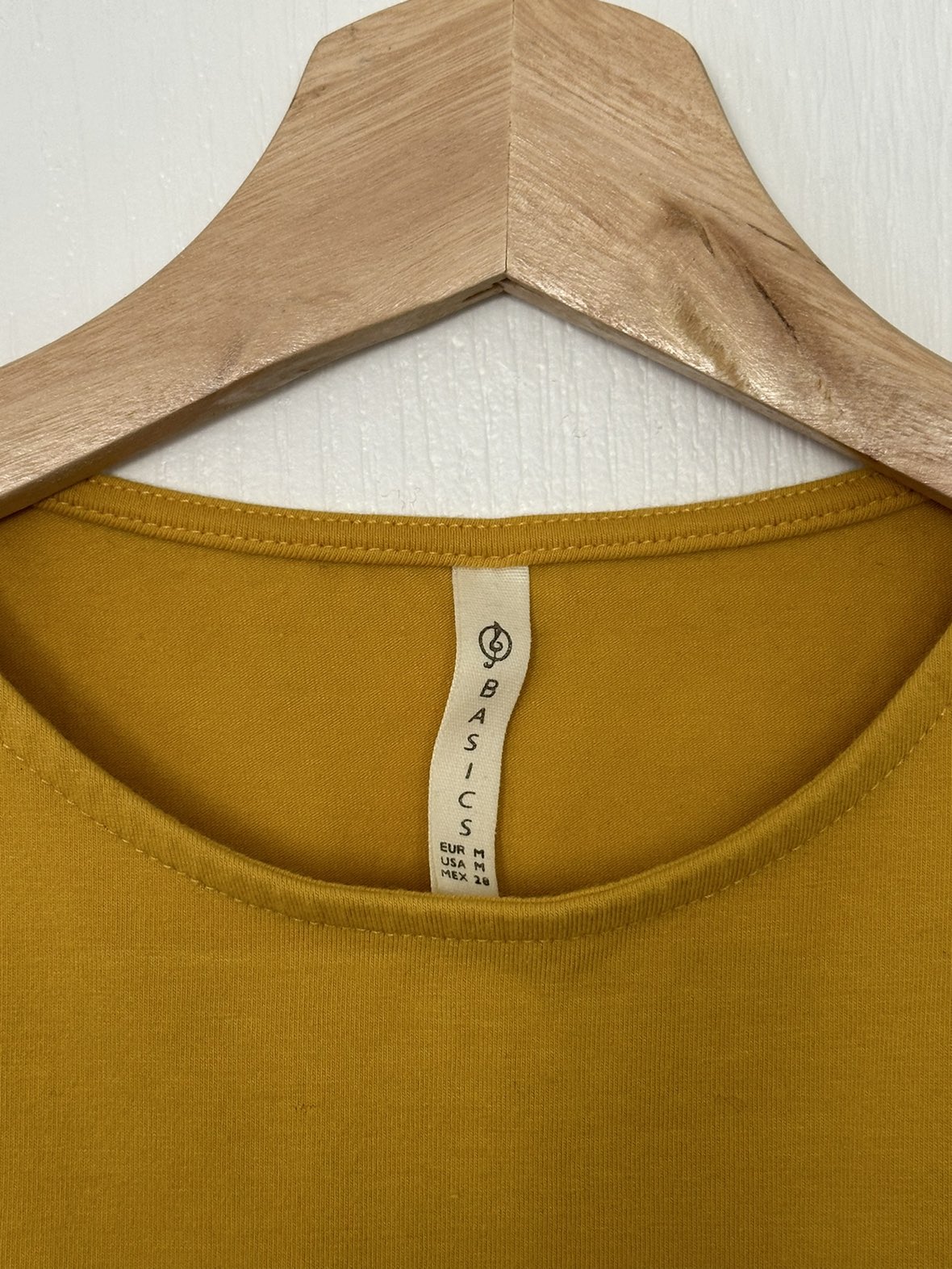 Yellow sleeveless crop top • size M • Stradivarius image indicator(5)