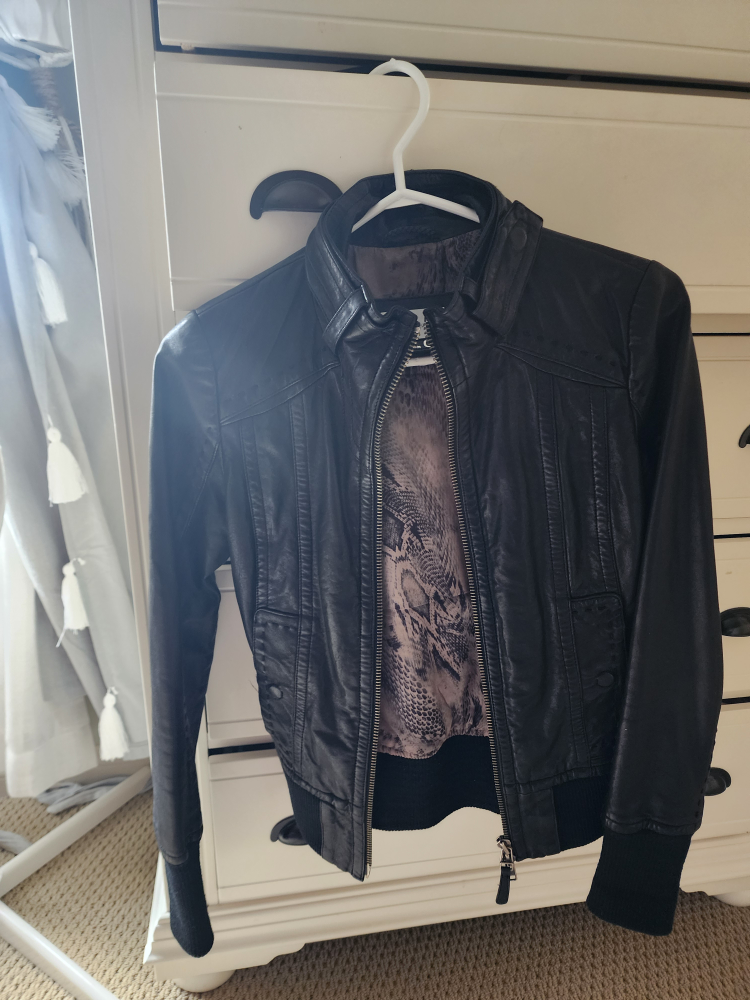 mackage leather jacket image indicator(2)