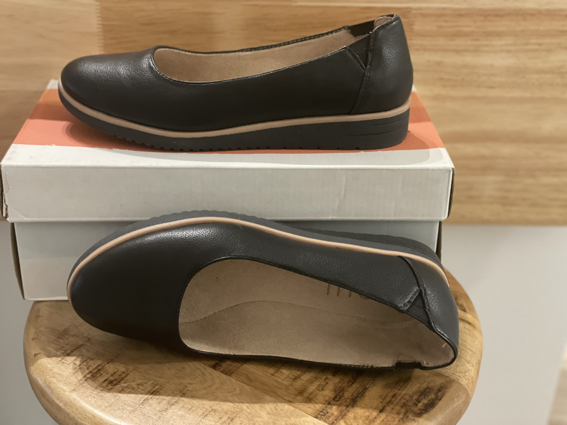 BRAND NEW BALLET FLATS