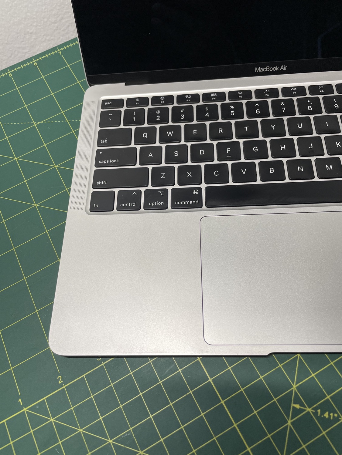 MacBook Air 2020 13" image indicator(9)