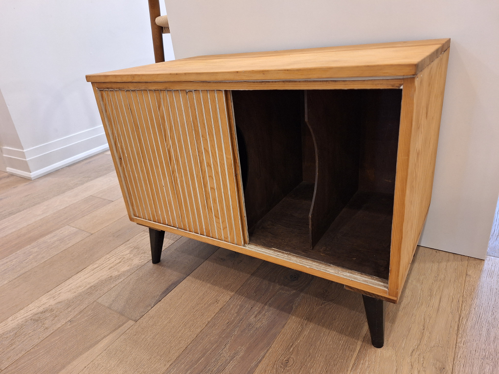 Vinyl / record storage table