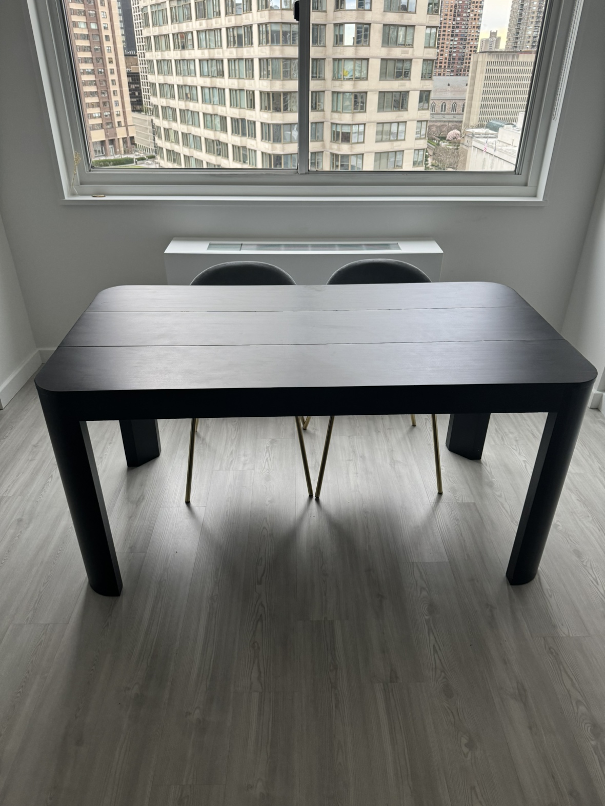 Black solid pine wood table never used - photo 4