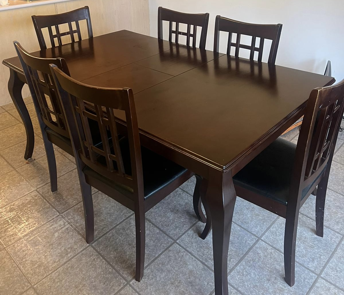 Dining table & 6 chairs