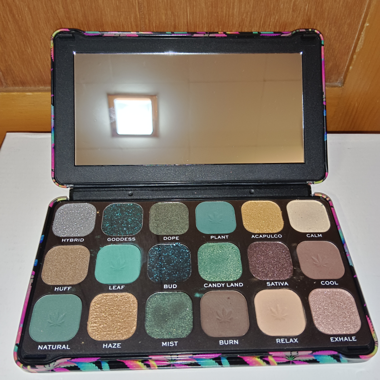 Revolution Chilled Eye Shadow Palette - photo 2