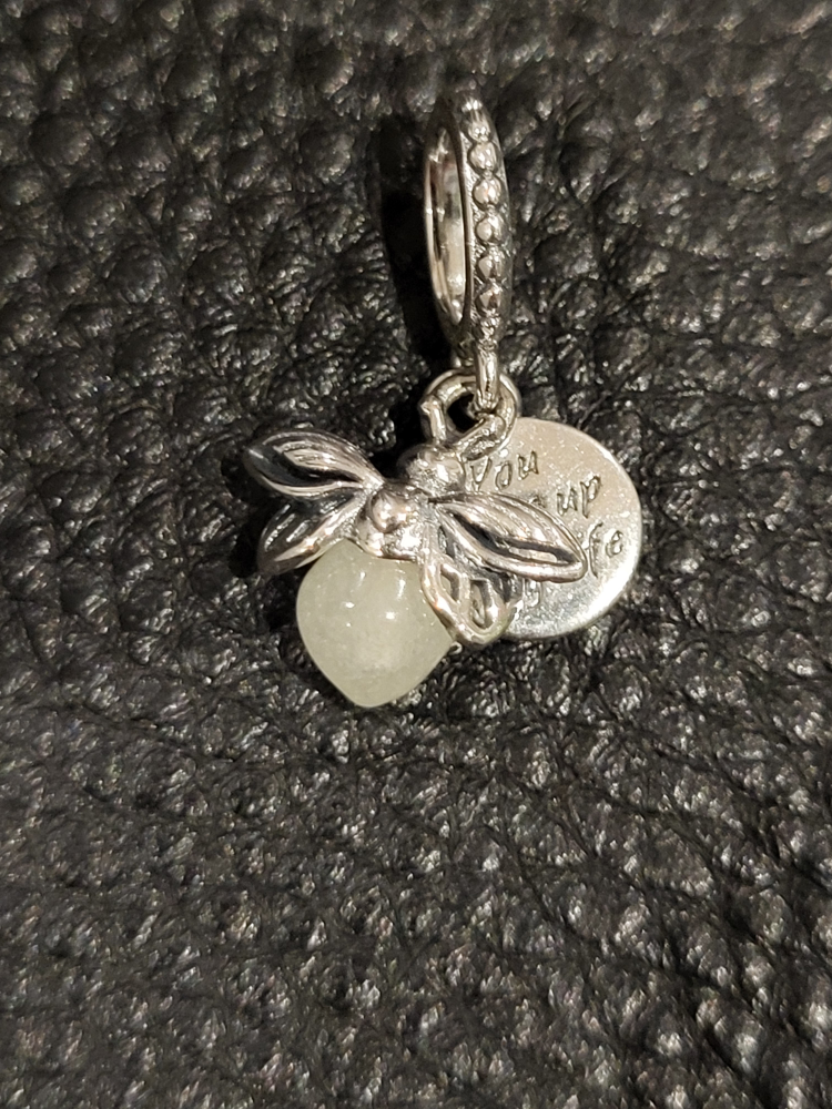 Glow-in-the-dark Firefly Dangle Charm image indicator(5)