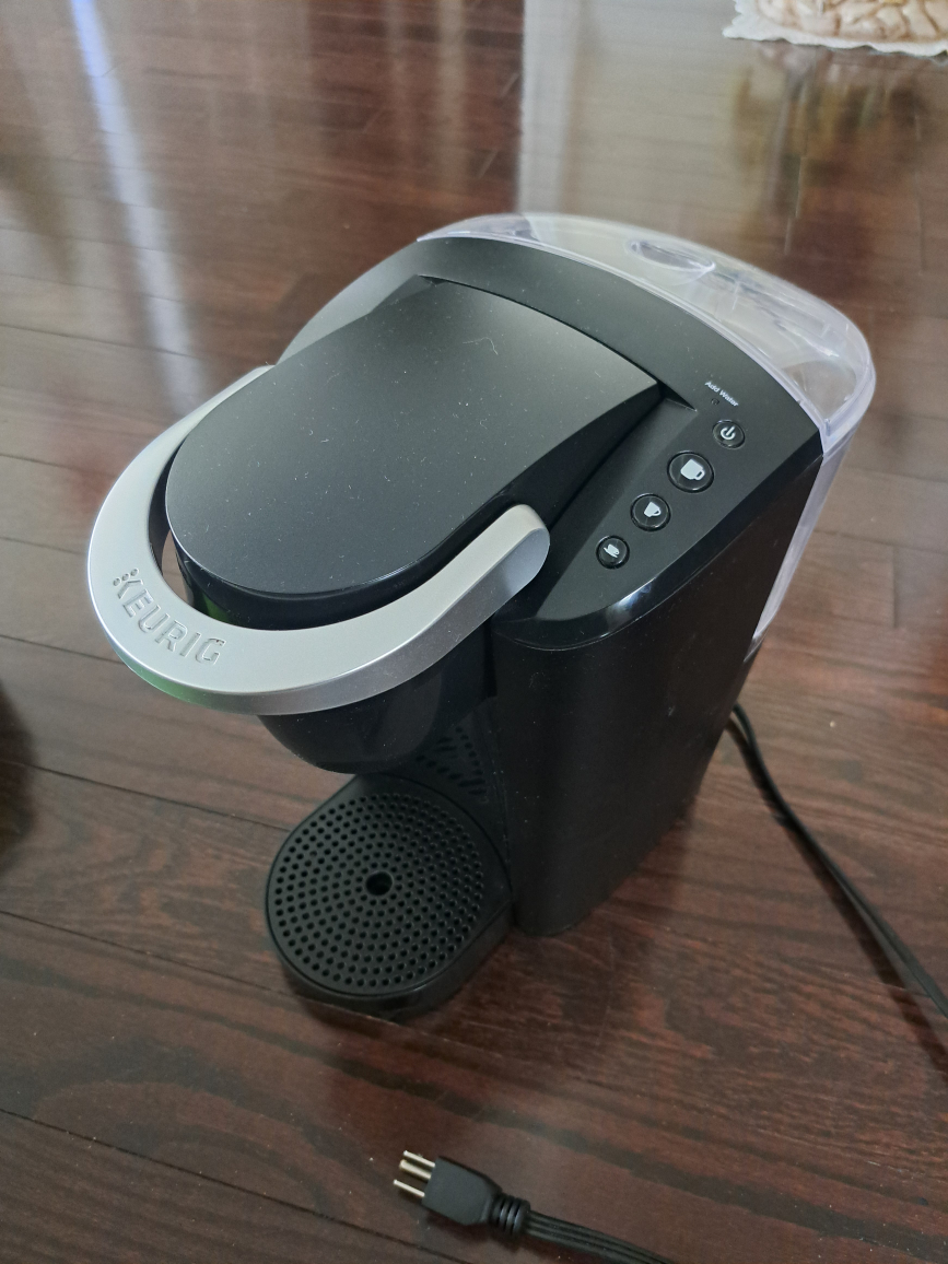Keurig Coffee Machine- LIKE NEW ⭐