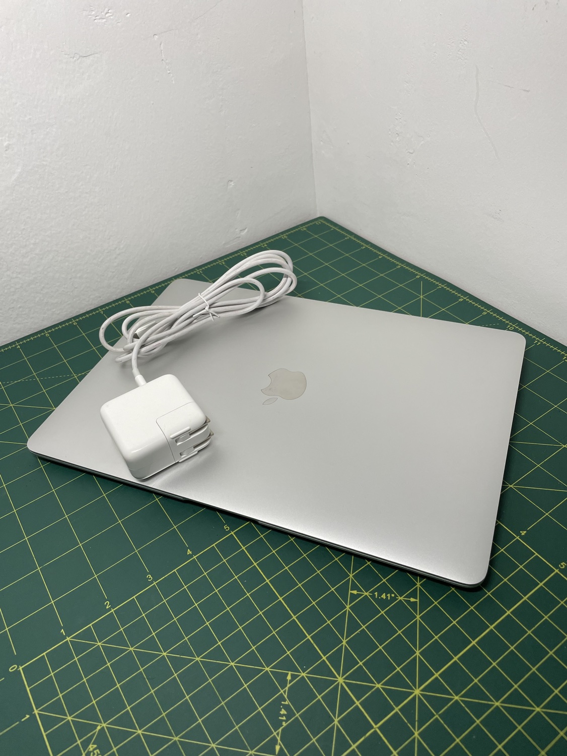 MacBook Air 2020 13" thumbnail