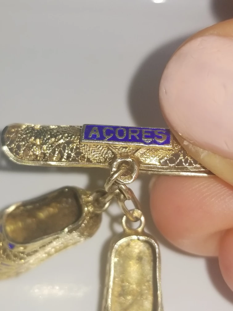 Vintage Fine Filigree Golden Dress Shoes Lapel Pin / Brooch image indicator(7)