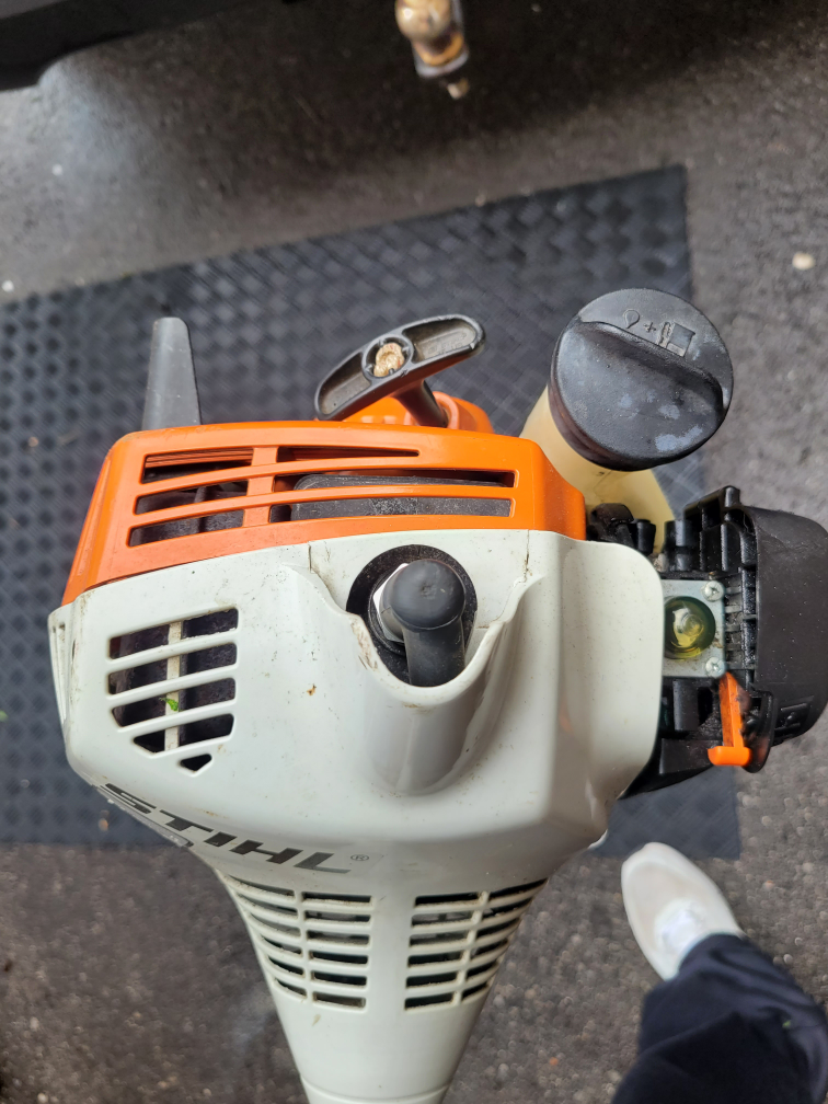 Stihl FS38 weed trimmer - photo 3