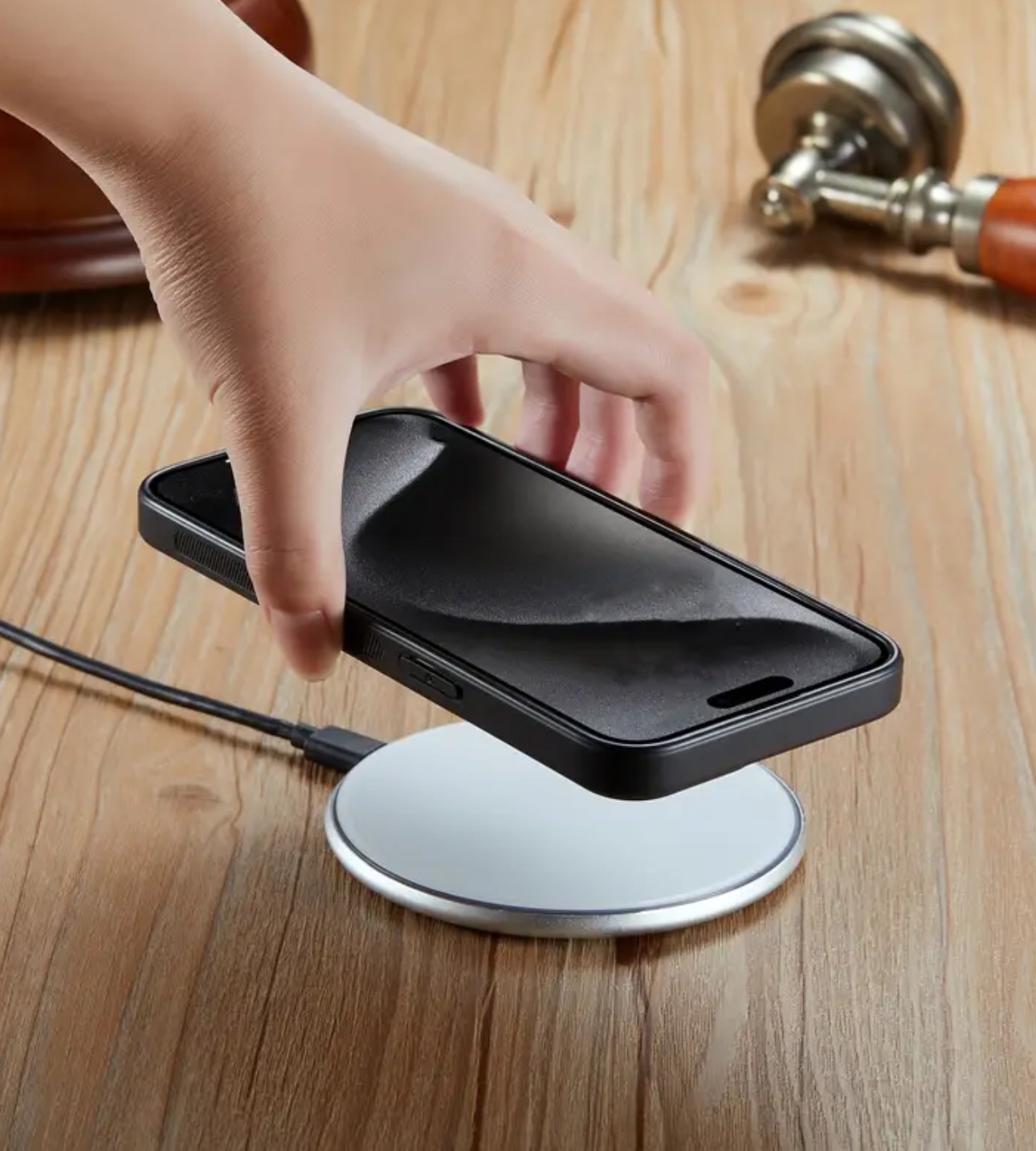 NEW iPhone 15 Plus case with magnetic charging image indicator(2)