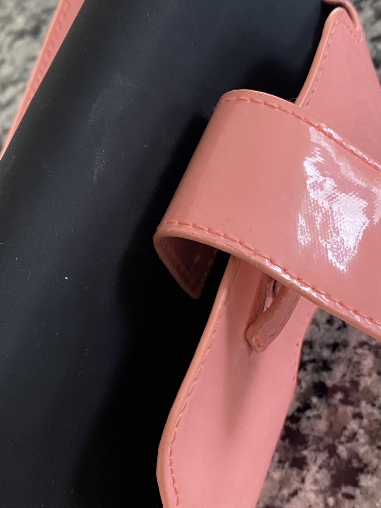 Wallet/cellphone holder. image indicator(7)