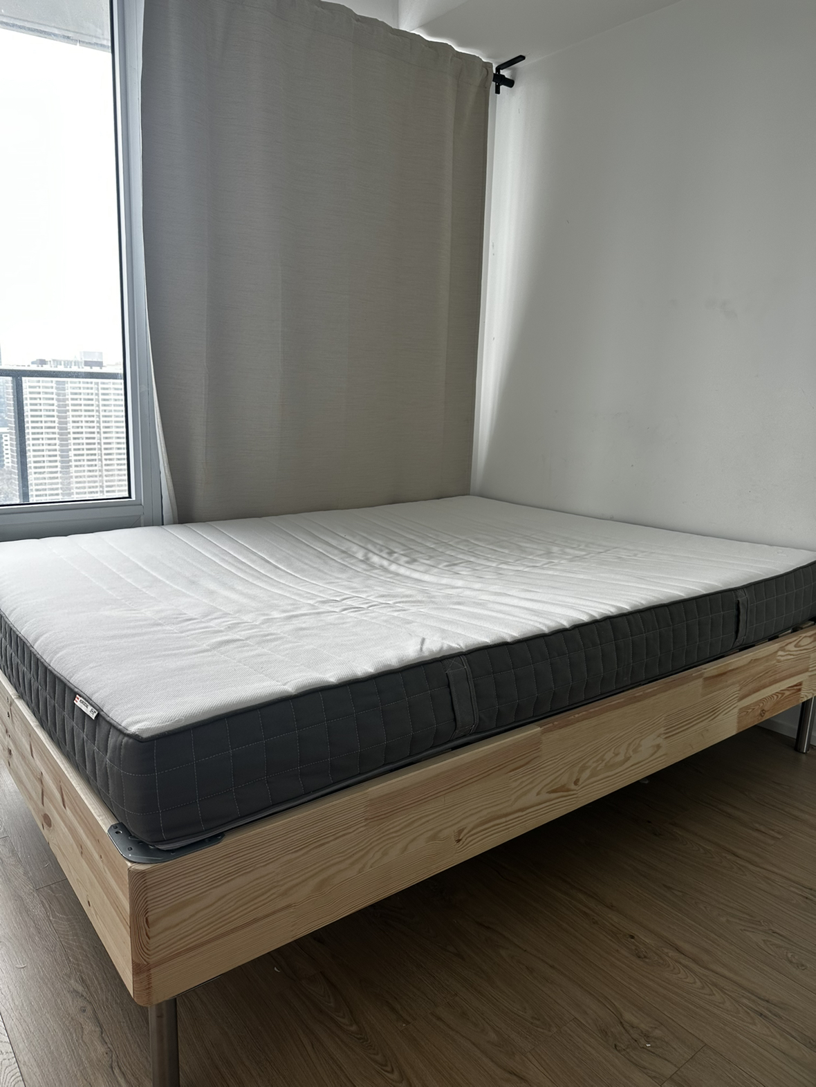 QUEEN MATTRESS + BASE