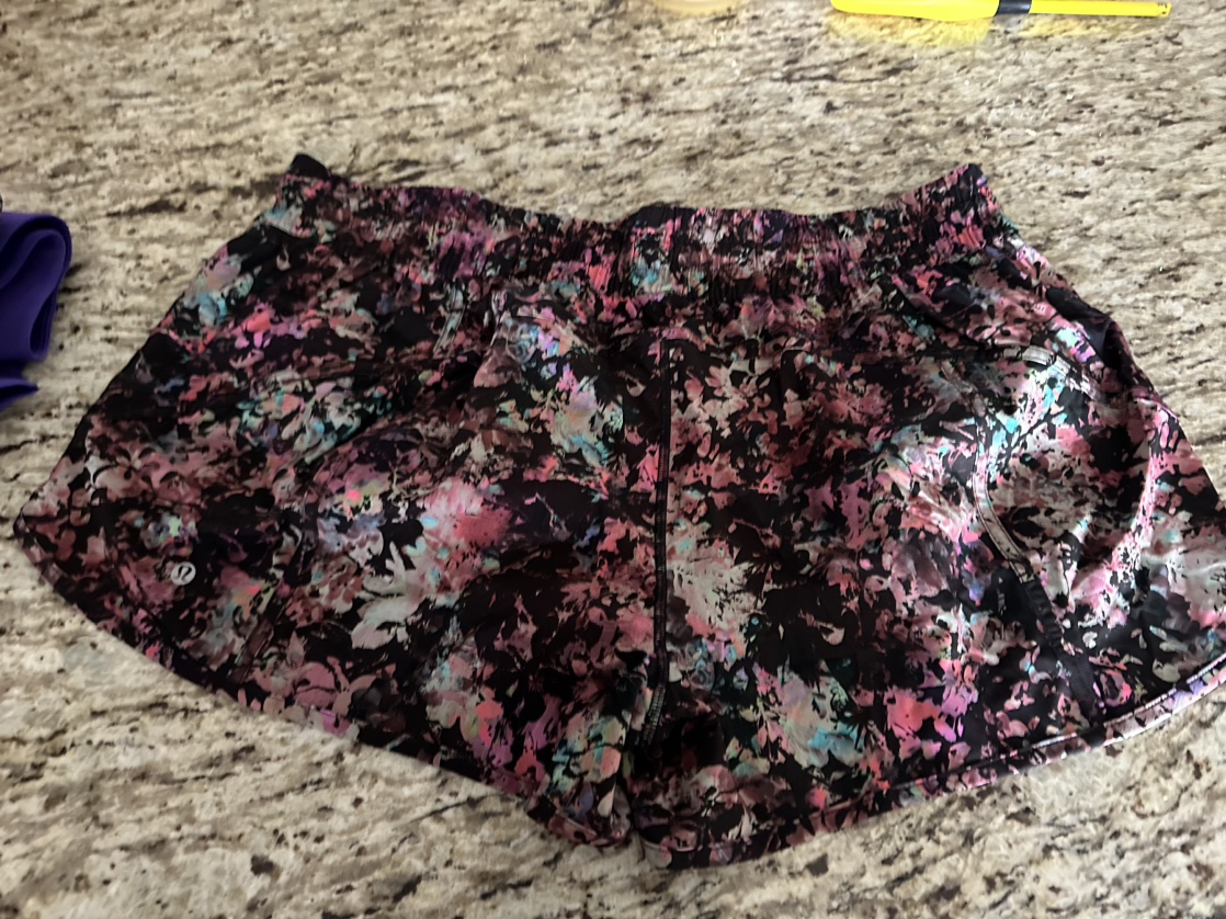 Lululemon Tracker Mid Rise Shorts image indicator(5)