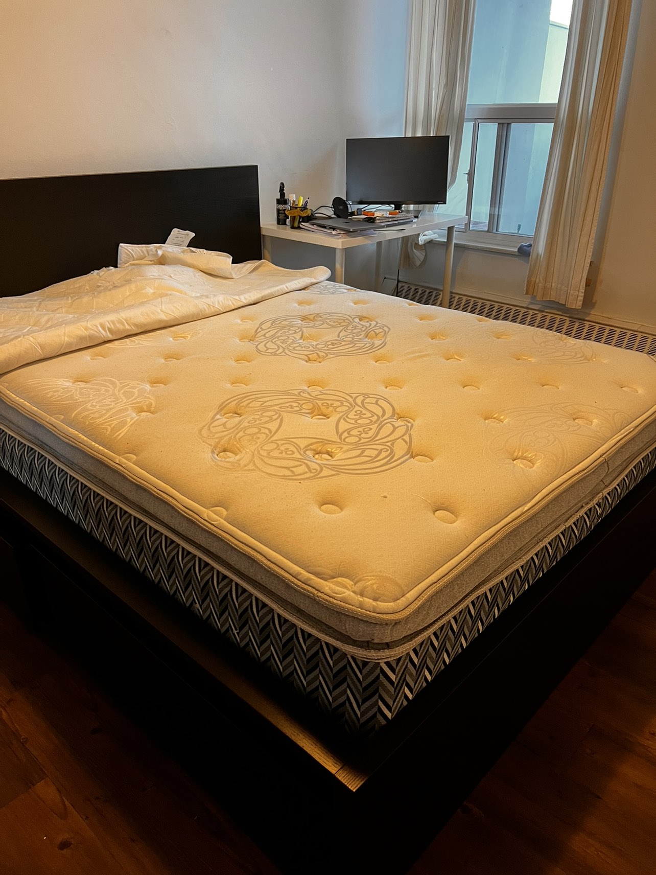 Sleepcountry queen mattress - must go on Monday! - photo 2