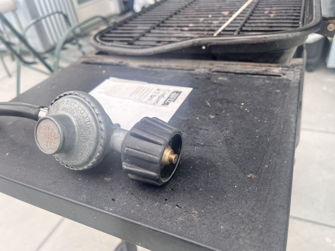 2-Burner Gas BBQ Grill - Barbecue - photo 4