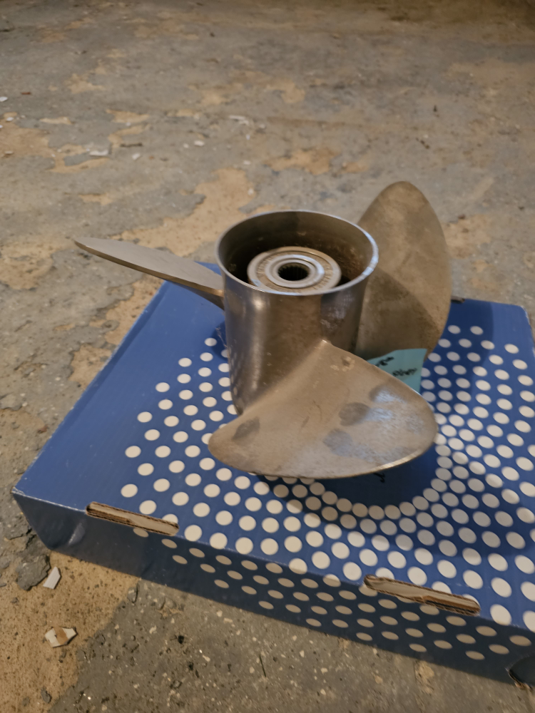boat propeller - photo 2