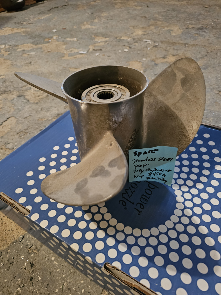 boat propeller - photo 3