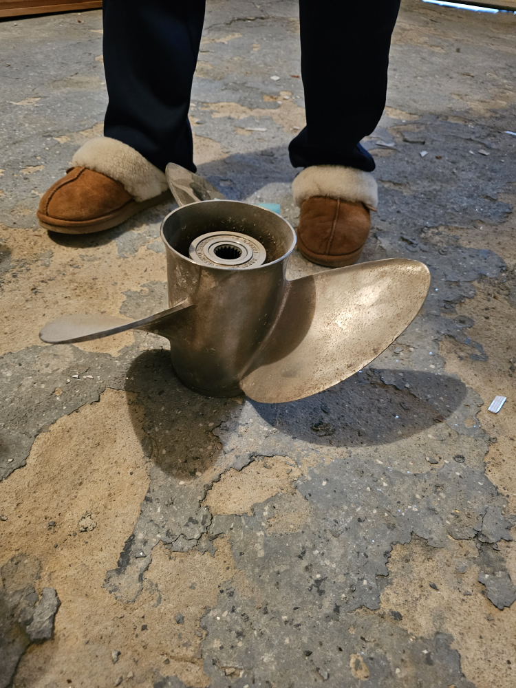 boat propeller - photo 4