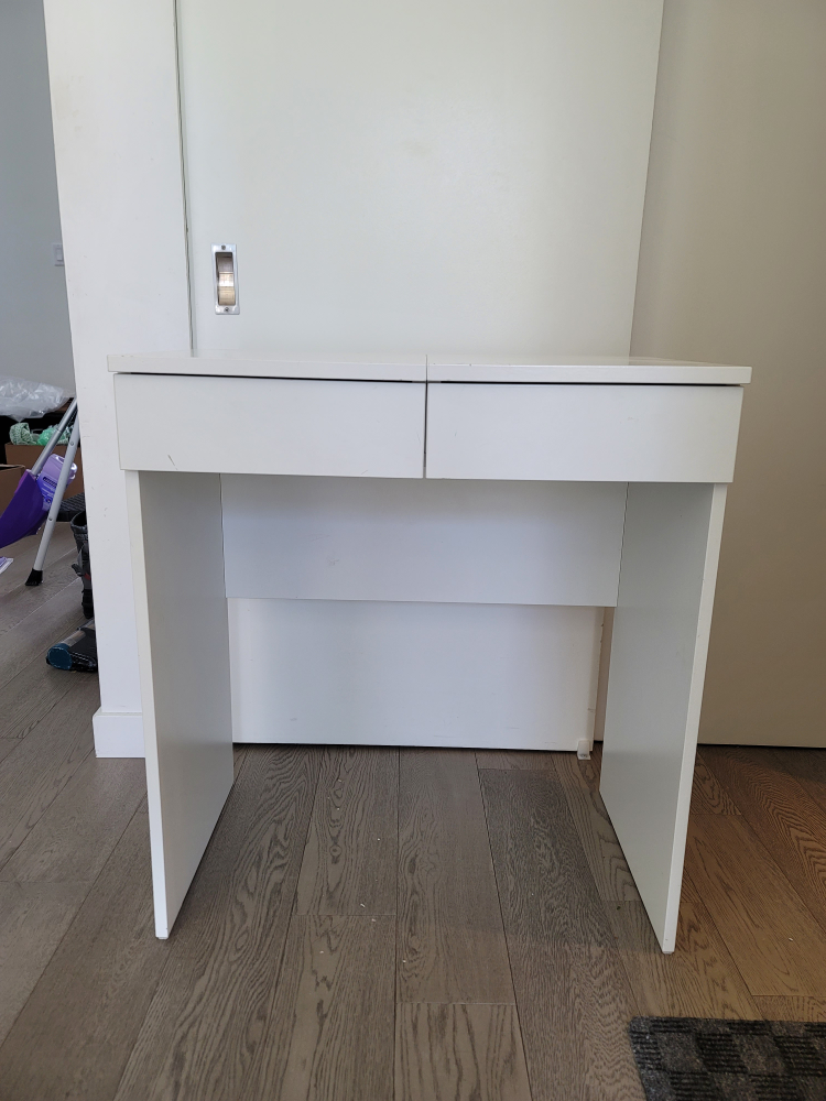 White Make-Up Table w/ Mirror