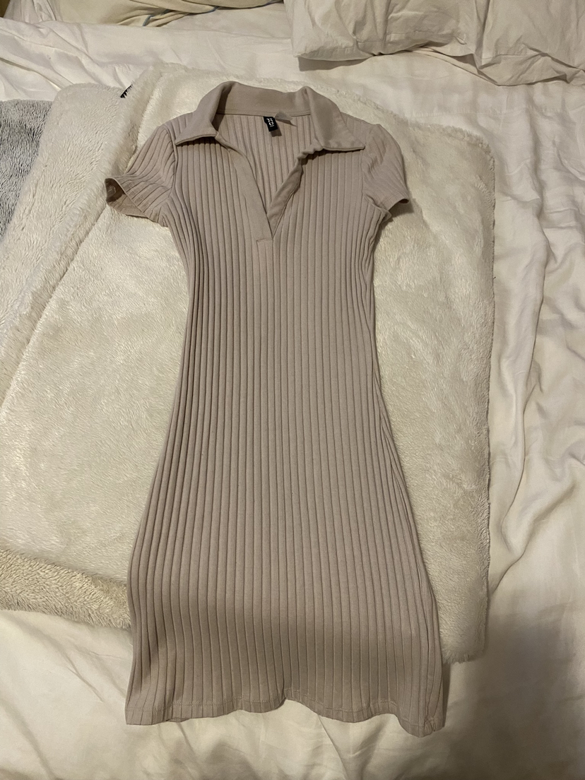 Beige ribbed dress