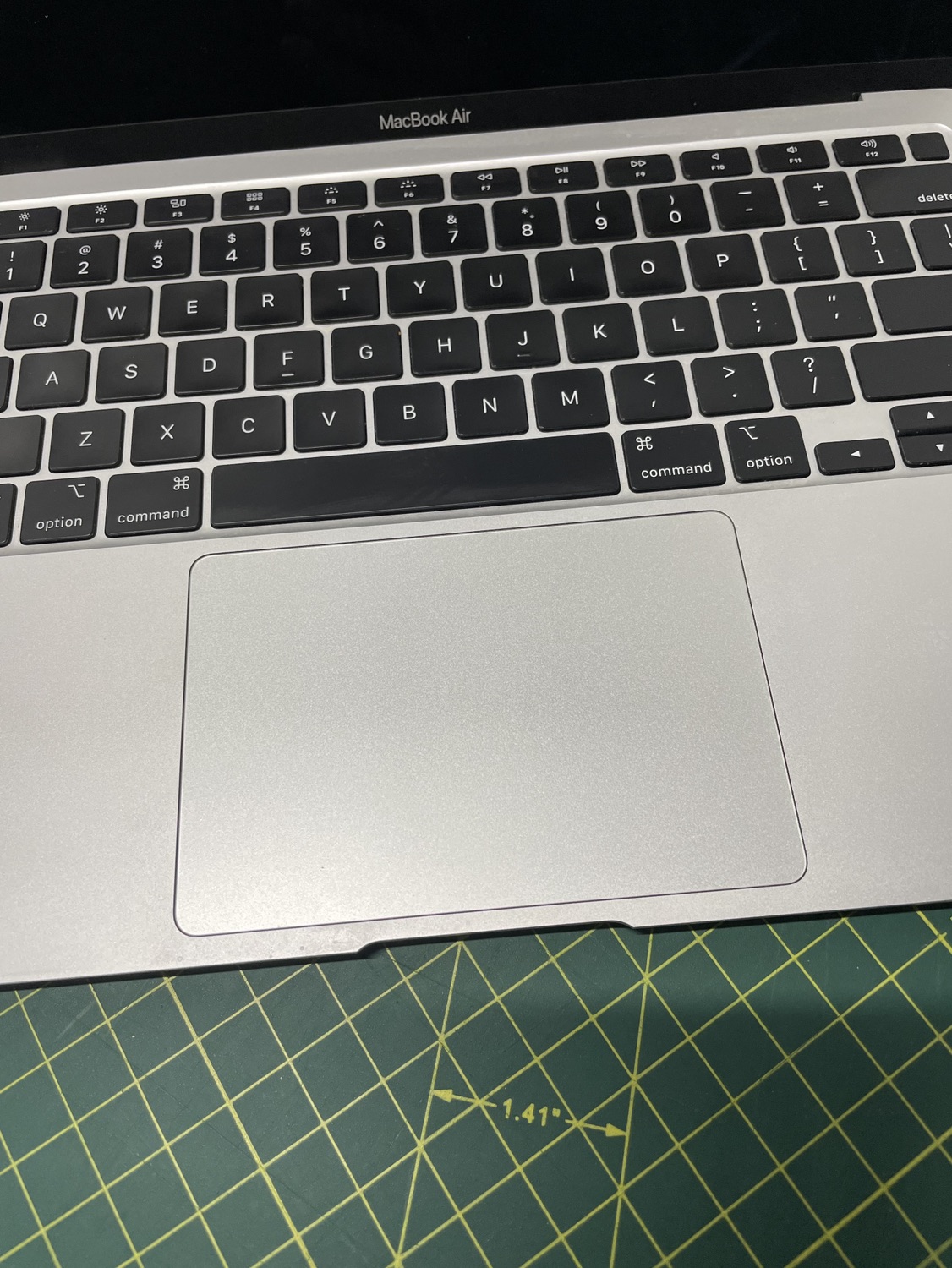 MacBook Air 2020 13" image indicator(7)