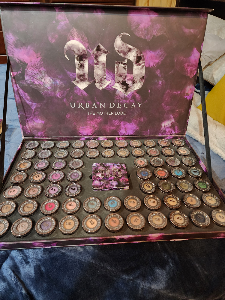 Urban Decay Eyeshadow Pallette - photo 2