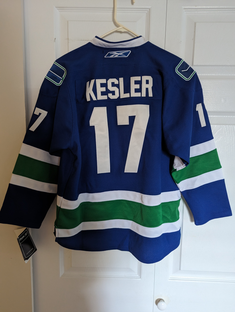 Rbk Vancouver Canucks 
NHL Hockey Jersey 
Youth X/XL image indicator(2)