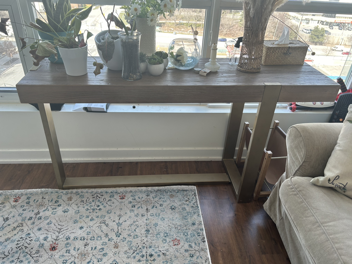 Table  Ashly brand