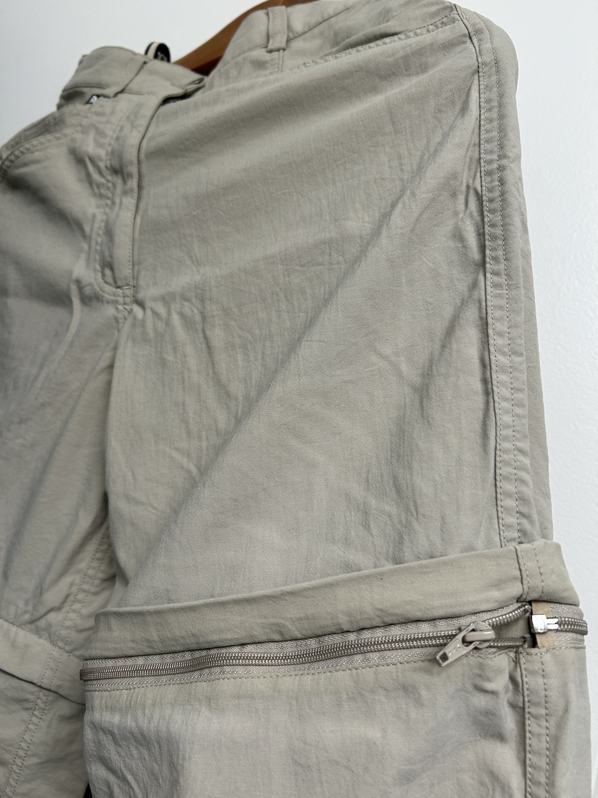 Woman’s convertible The North Face hiking pants image indicator(3)
