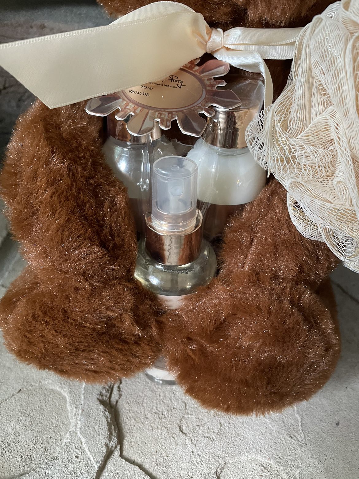 Teddy with beauty items (perfume, lotion, etc.) 🎄 image indicator(2)