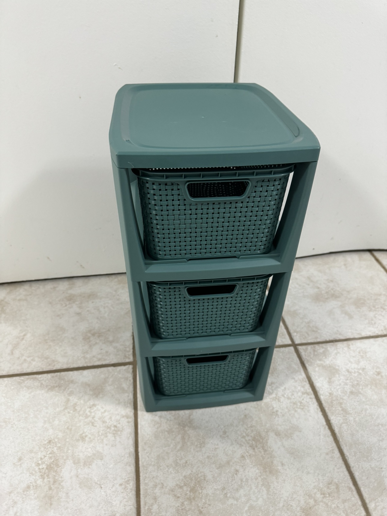 Detachable storage drawer