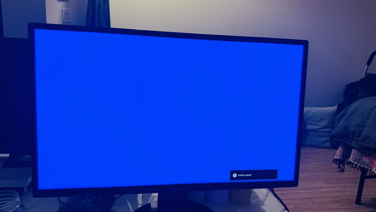 (Moving sale)benq monitor no hdmi cable ( available till23) thumbnail