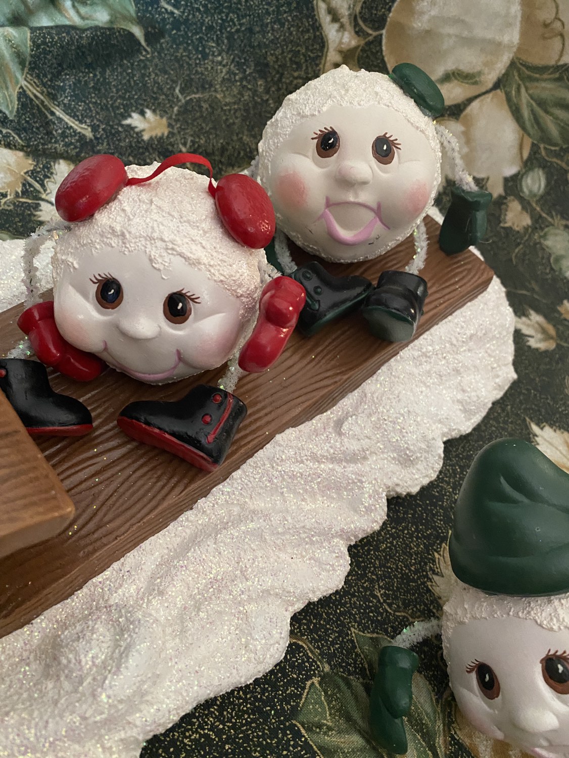 christmas sleigh with snowball riders image indicator(4)