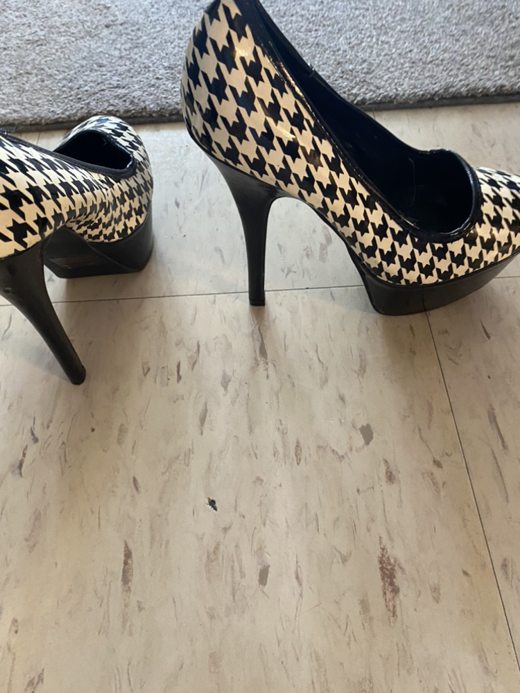 Stiletto heels, size 7 image indicator(2)