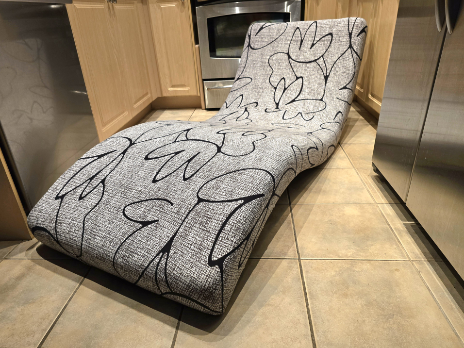 ❤️DeBoers Iconic Curved Chaise Lounge - Your Relaxation Corner🥕 image indicator(5)