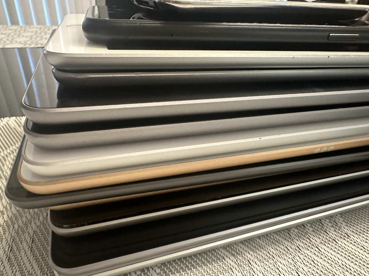 14 APPLE PRODUCTS IPADS IPHONES MACBOOK AIR 800 - photo 4